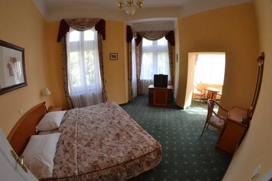 Photo 1